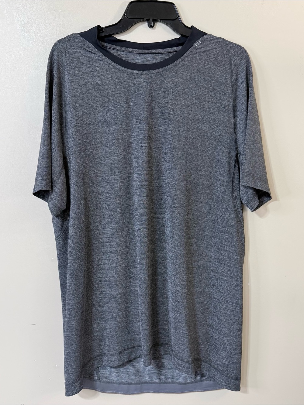 LULULEMON Short Sleeve Athletic T-Shirt size (L-XL?)